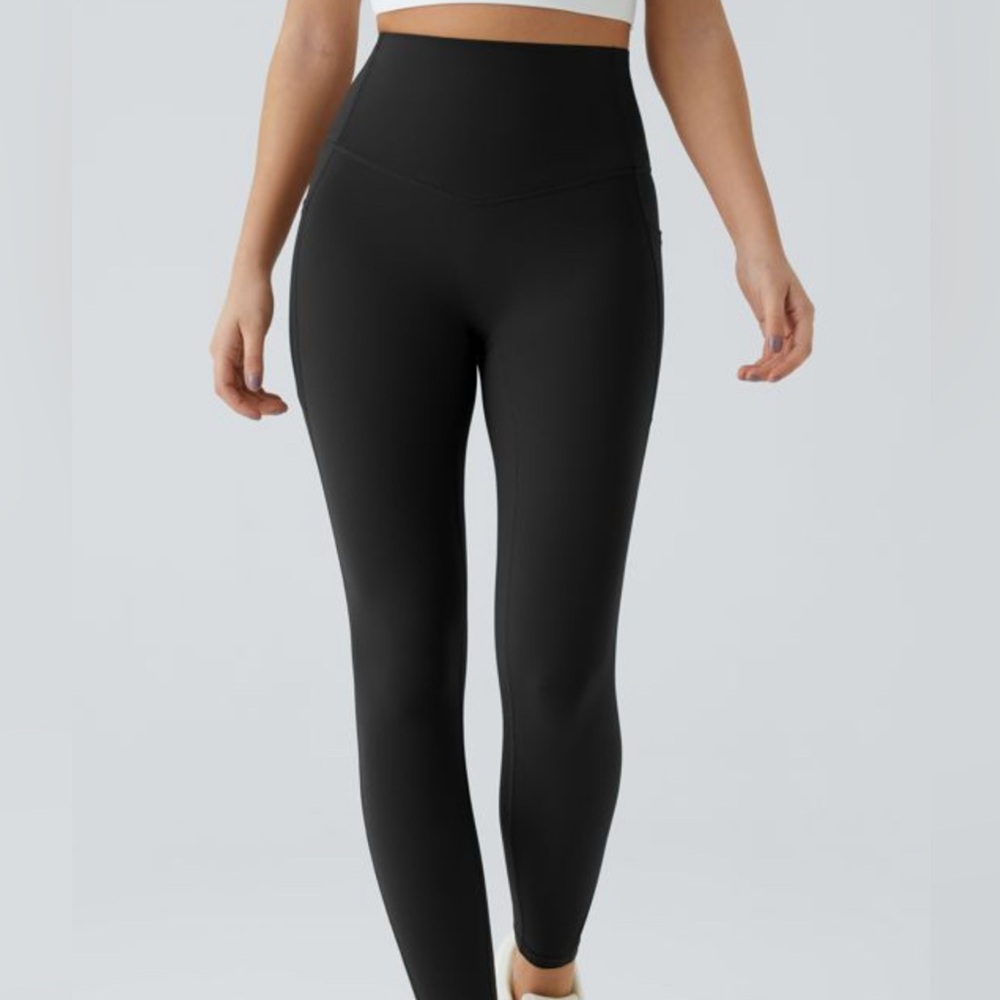 Halara SoCinched high waisted Tummy Control Side Pocket Shaping